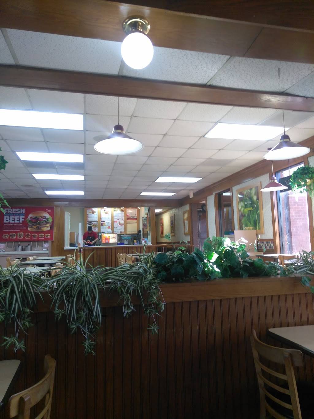 Wendys | restaurant | 925 E Main St, Grand Prairie, TX 75050, USA | 9722636322 OR +1 972-263-6322