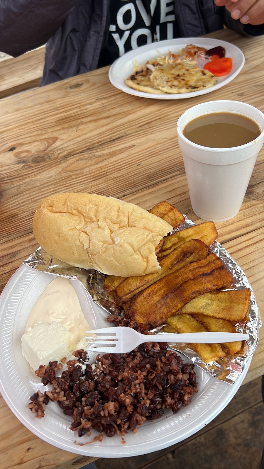 Pupusería El sabor Chalateco | restaurant | 1124 Airport Blvd, Austin, TX 78702, USA | 5125877737 OR +1 512-587-7737