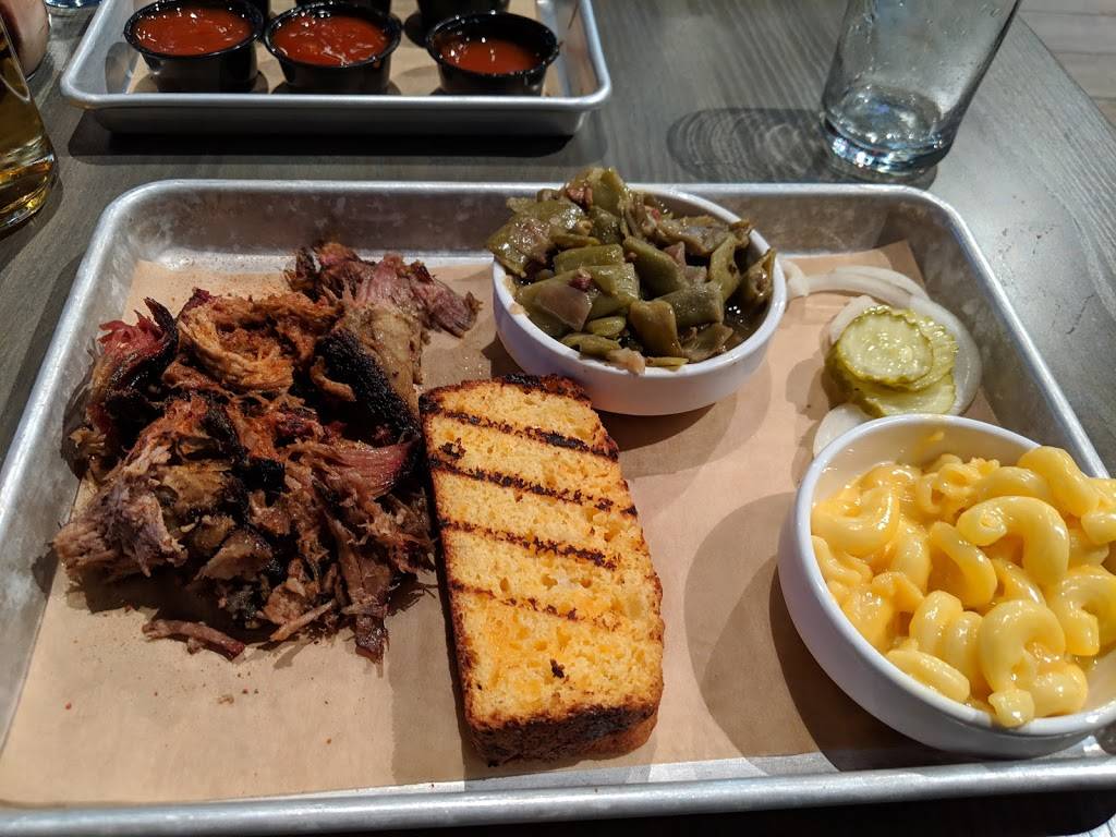 SmokeWorks | restaurant | 121 N College Ave, Bloomington, IN 47404, USA | 8122878190 OR +1 812-287-8190