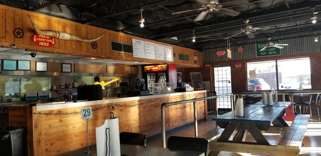 Ferris Wheelers Backyard and BBQ | restaurant | 1950 Market Center Blvd, Dallas, TX 75207, USA | 2147414141 OR +1 214-741-4141