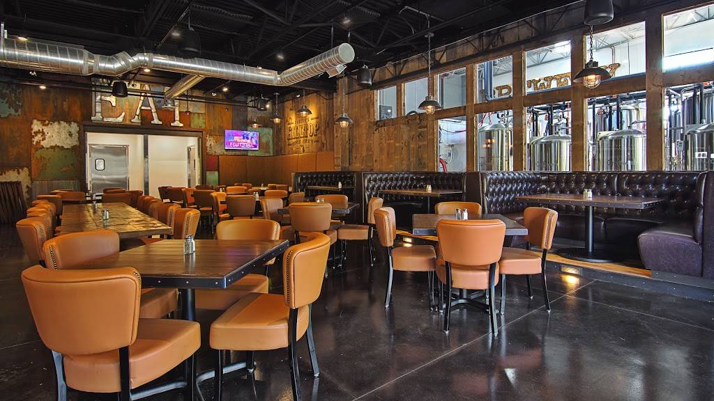 Parkers Hilltop Brewery | restaurant | 6110 Dixie Hwy, Village of Clarkston, MI 48346, USA | 2483838444 OR +1 248-383-8444