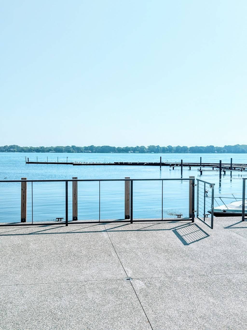 JPs Waterfront | restaurant | 13200 Middle Gibraltar Rd, Gibraltar, MI 48173, USA | 7346726299 OR +1 734-672-6299