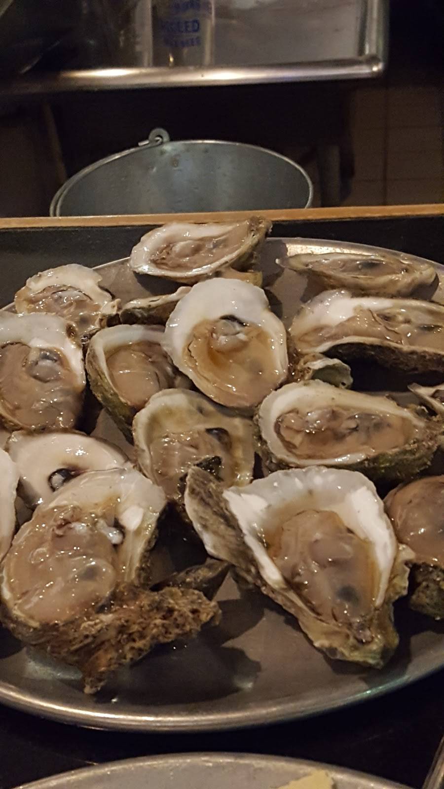 Full Moon Oyster Bar-Southern Pines | restaurant | 134 Brucewood Rd, Southern Pines, NC 28387, USA | 9102462048 OR +1 910-246-2048