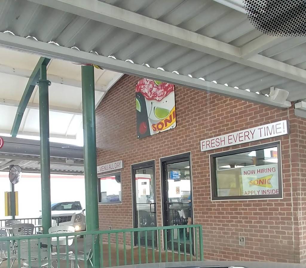 Sonic Drive-In | restaurant | 1305 N Germantown Pkwy, Memphis, TN 38018, USA | 9017539119 OR +1 901-753-9119