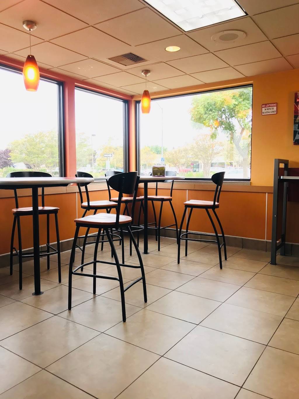 Jack in the Box | restaurant | 3035 Castro Valley Blvd, Castro Valley, CA 94546, USA | 5105371540 OR +1 510-537-1540