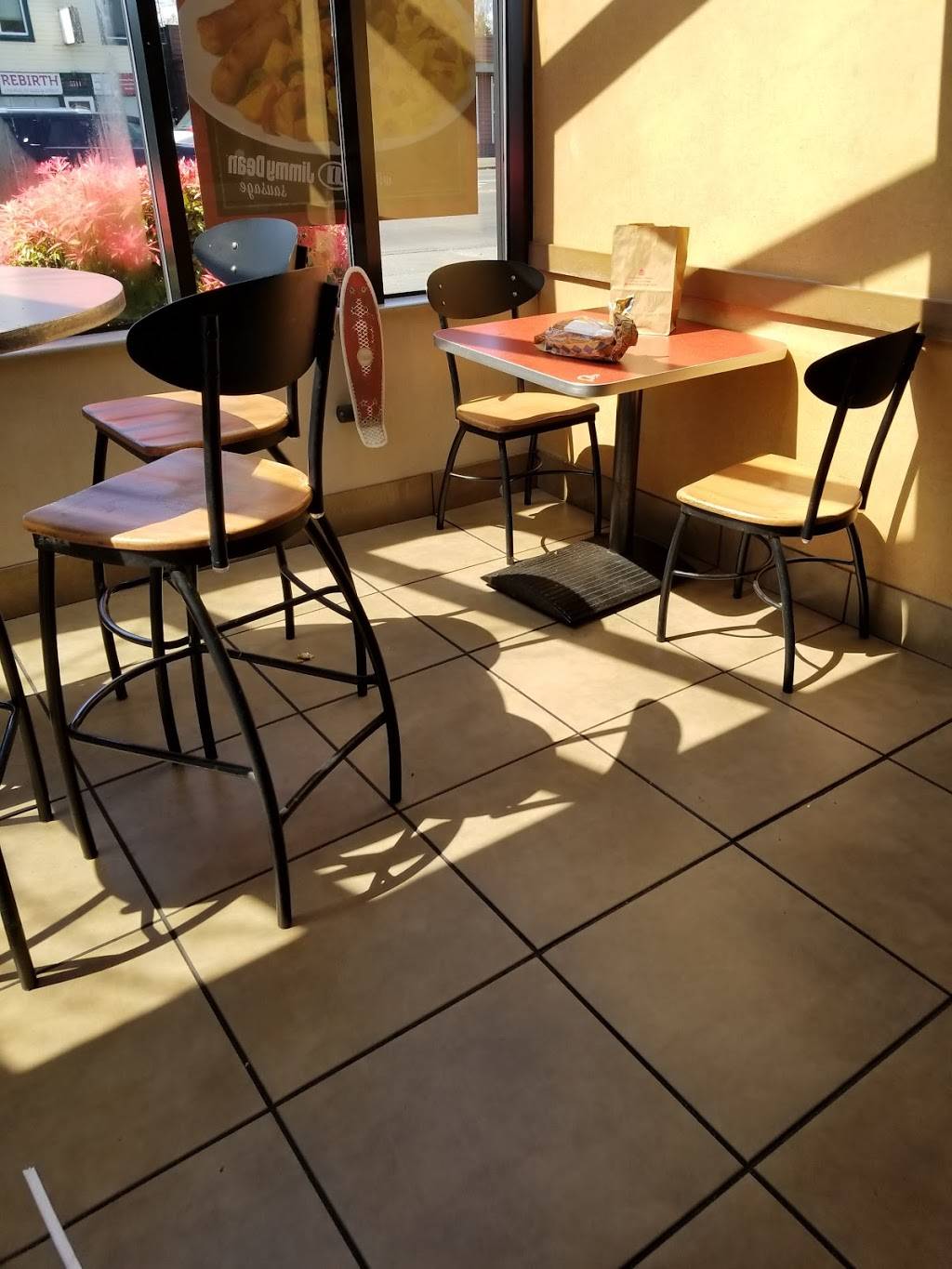 Jack in the Box | restaurant | 5517 Pacific Ave, Tacoma, WA 98408, USA | 2534733407 OR +1 253-473-3407