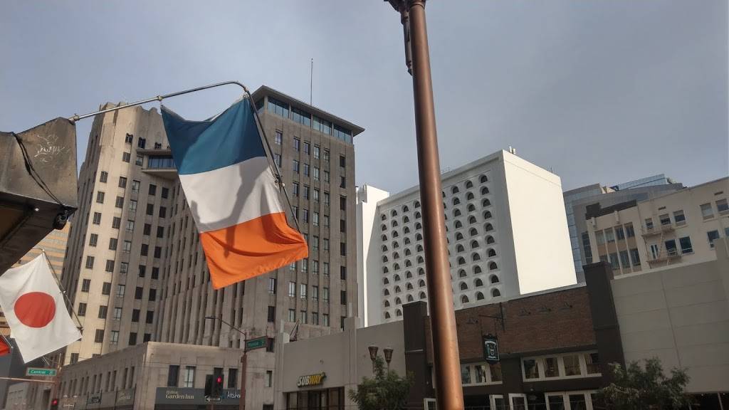 Seamus McCaffreys Irish Pub and Restaurant | restaurant | 18 W Monroe St, Phoenix, AZ 85003, USA | 6022536081 OR +1 602-253-6081