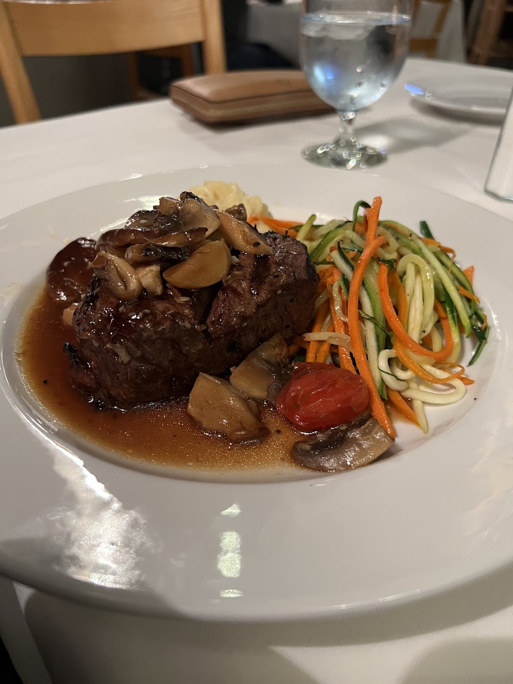 La Vela Italian Restaurant | restaurant | 251 C St, Solomons, MD 20688, USA | 4103264817 OR +1 410-326-4817