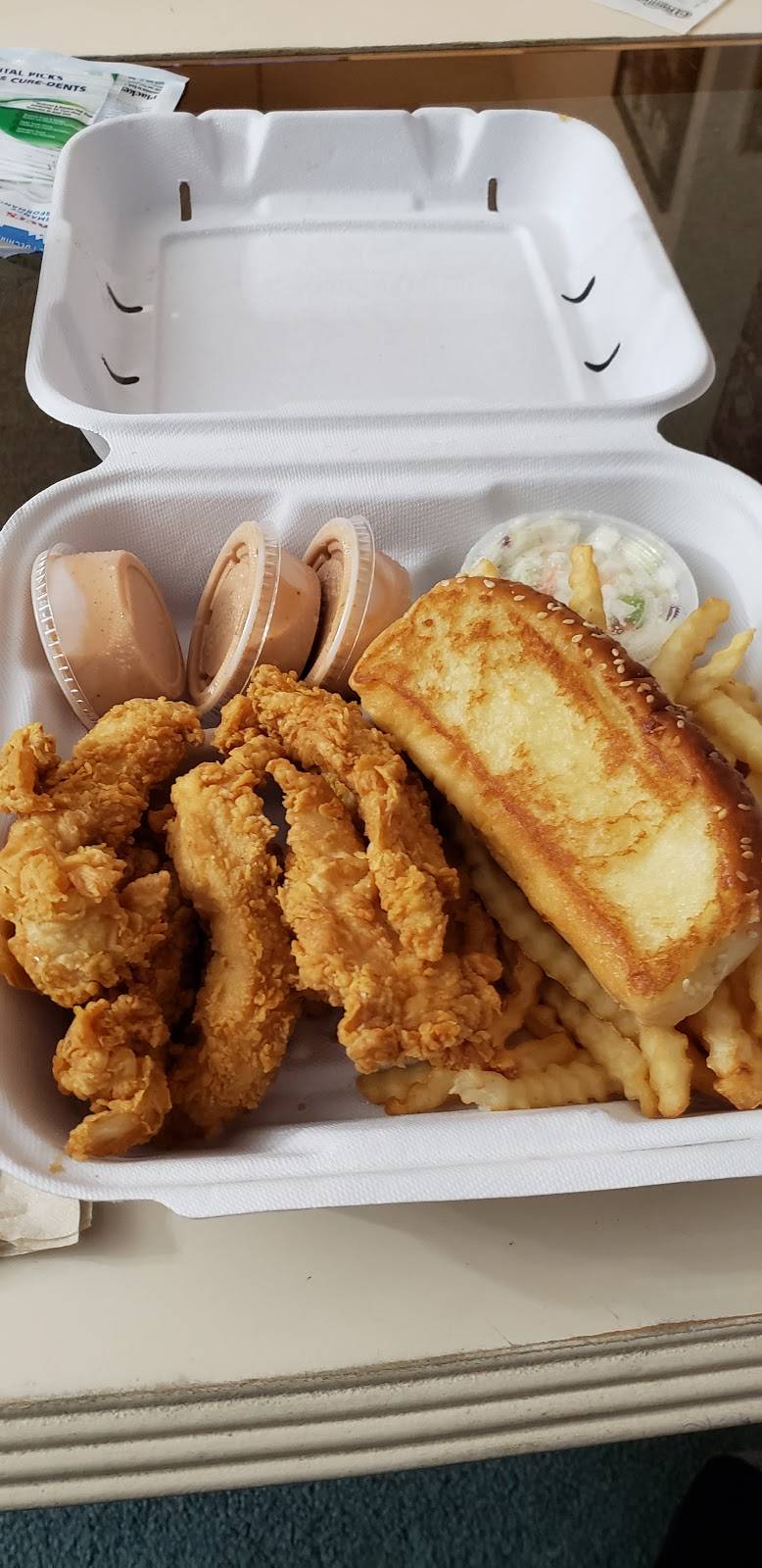 Raising Canes Chicken Fingers | meal takeaway | 1525 Central Pkwy, Eagan, MN 55121, USA | 6514546573 OR +1 651-454-6573