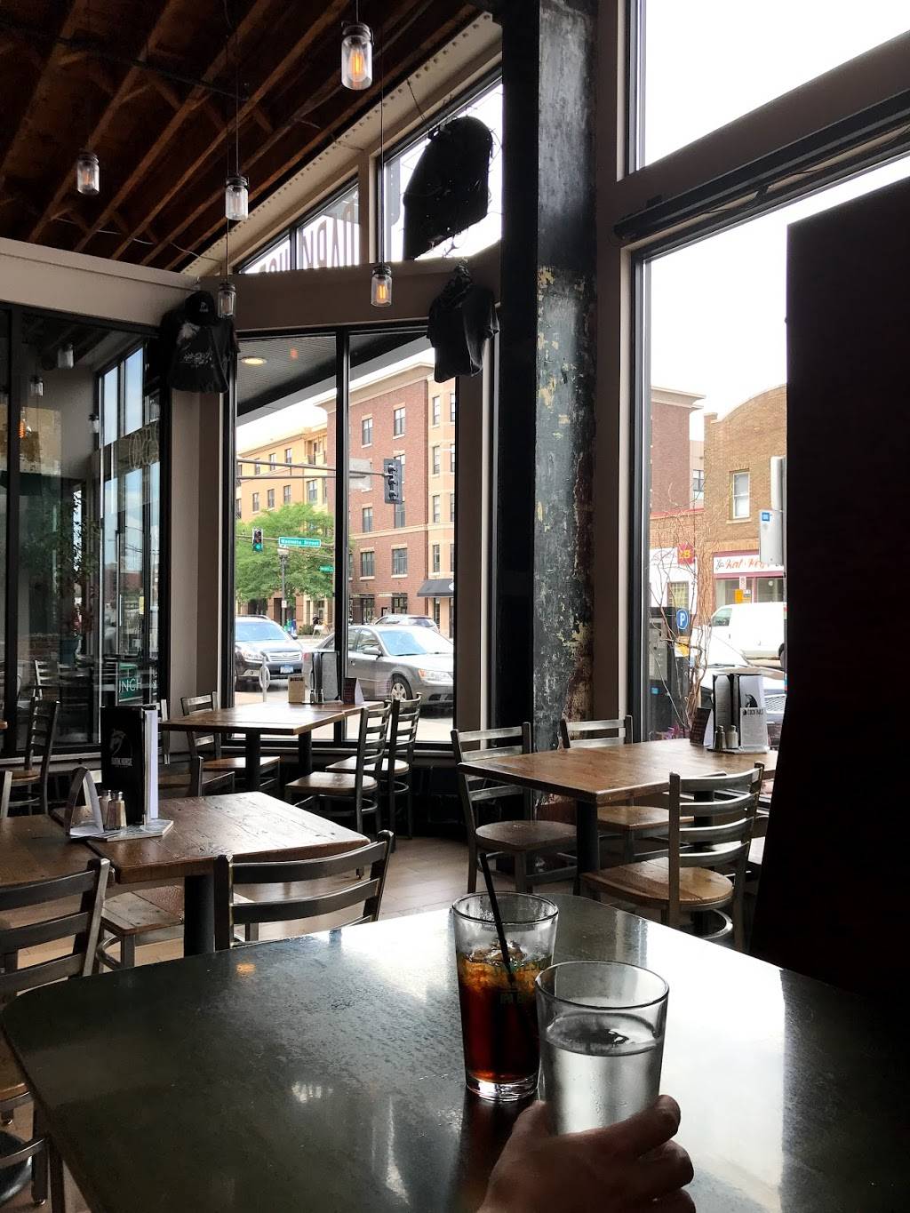 Dark Horse Bar & Eatery | restaurant | 250 E 7th St, St Paul, MN 55101, USA | 6513137960 OR +1 651-313-7960