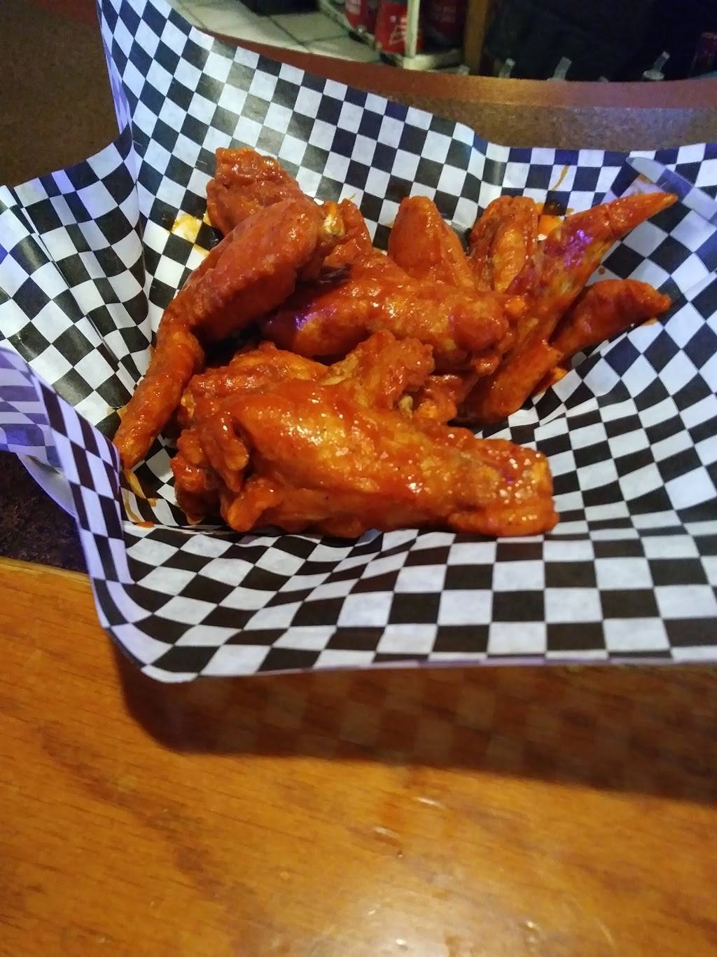 The Endzone Bar & Grill | restaurant | 1650 N Farnsworth Ave, Aurora, IL 60505, USA | 6308512555 OR +1 630-851-2555