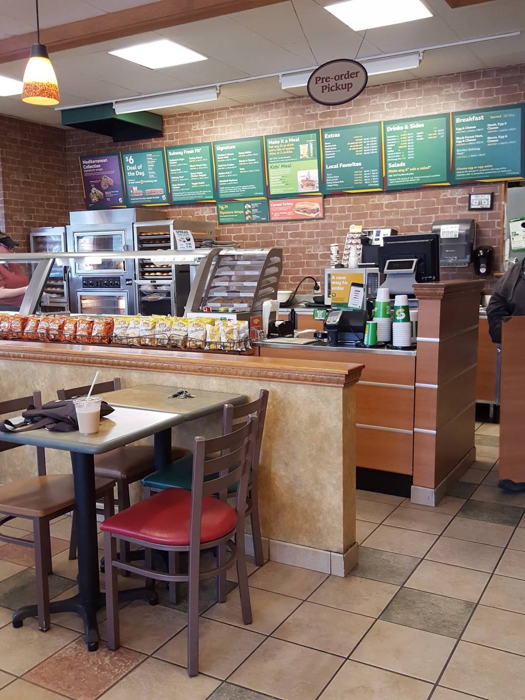Subway Restaurants | restaurant | 615 Main St, Westbrook, ME 04092, USA | 2078543287 OR +1 207-854-3287