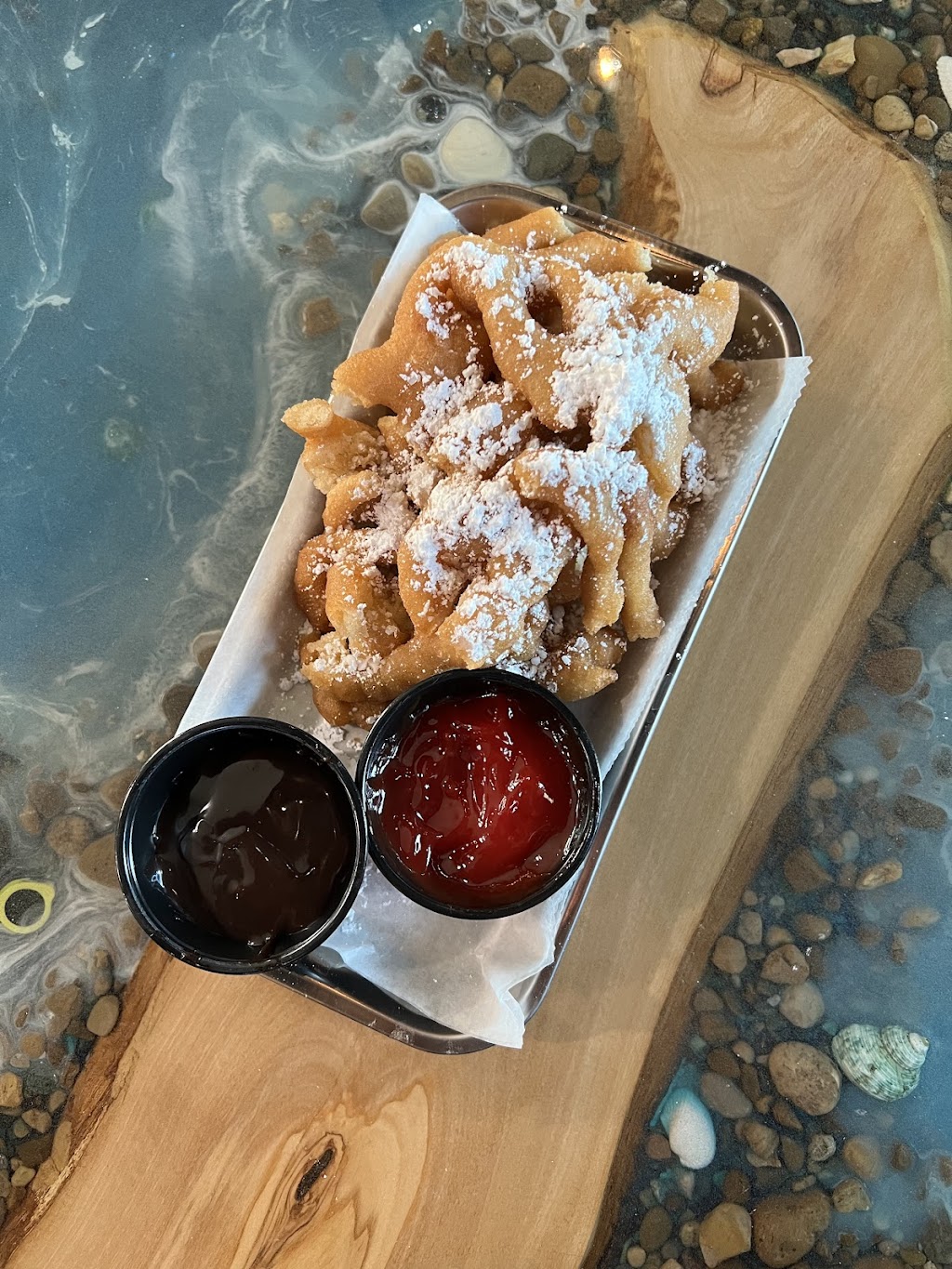 Waves Bar & Kitchen | restaurant | 828 E Long St, Columbus, OH 43203, USA | 6143354111 OR +1 614-335-4111