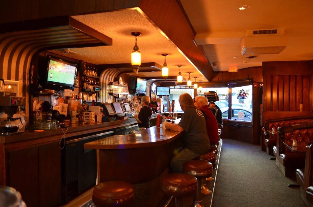 Blue Moon Lounge | restaurant | 310 NE 3rd St, McMinnville, OR 97128, USA | 5034723045 OR +1 503-472-3045