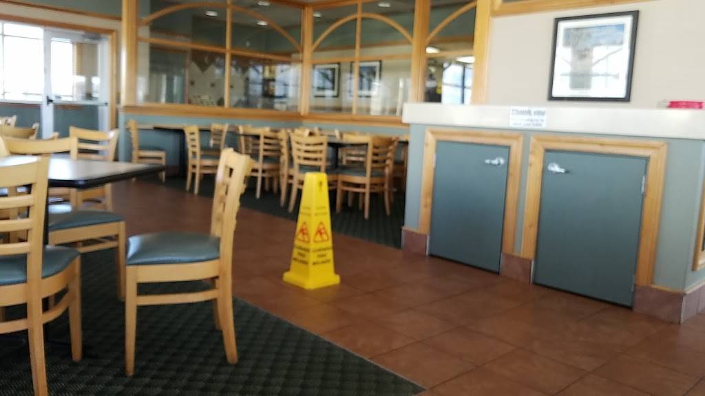 Bojangles Famous Chicken n Biscuits | restaurant | 3475 S Crater Rd, Petersburg, VA 23805, USA | 8047324443 OR +1 804-732-4443