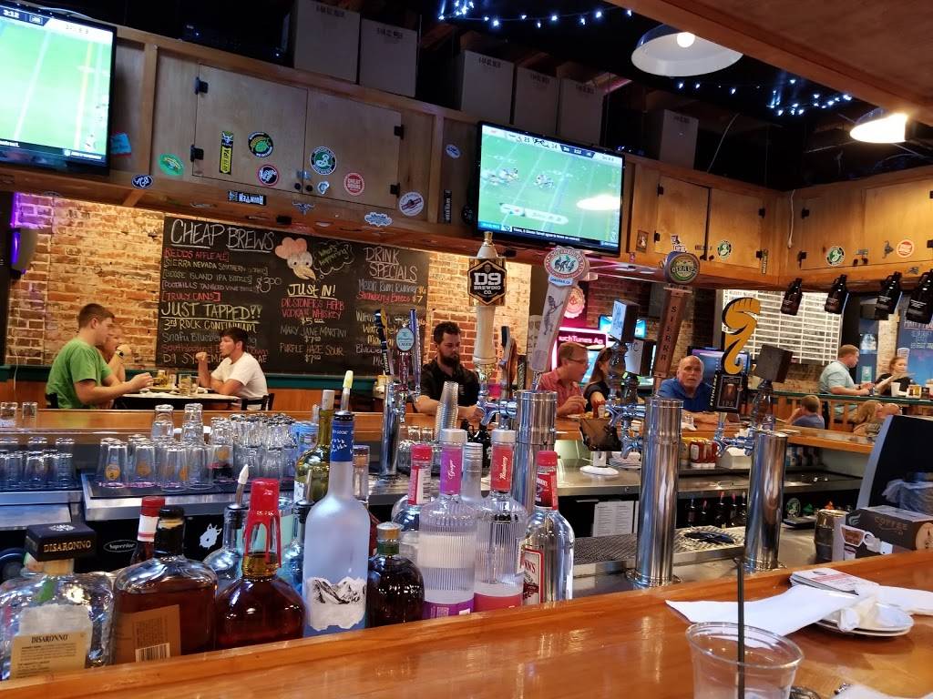 Crafty Rooster | restaurant | 1125 3rd Ave, Conway, SC 29526, USA | 8434388330 OR +1 843-438-8330