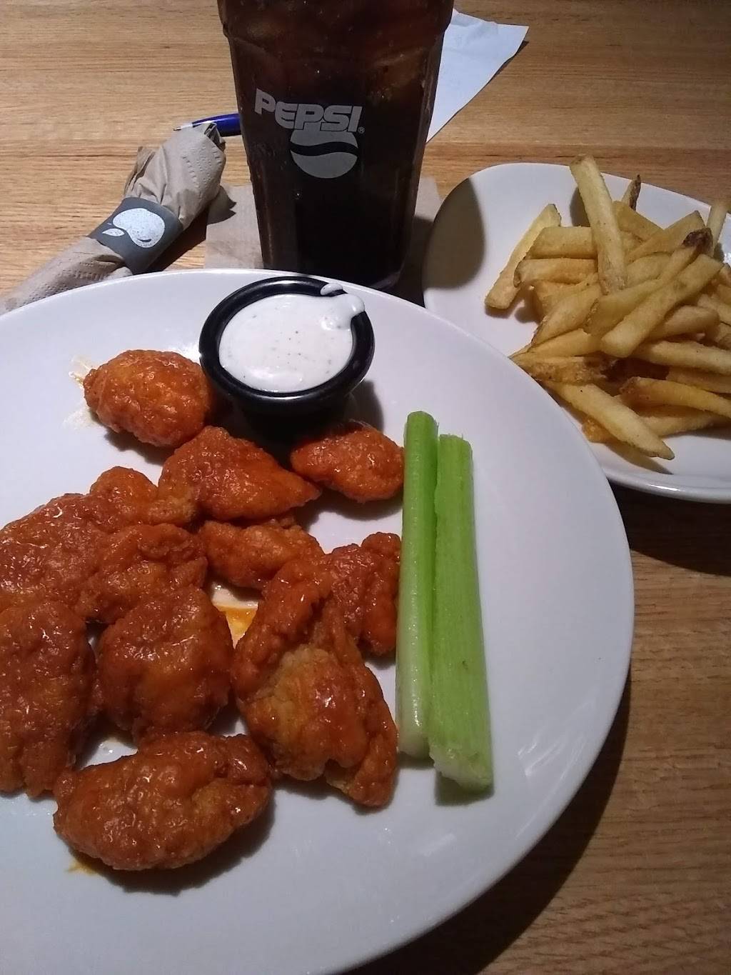 Applebees Grill + Bar | restaurant | 36475 Warren Rd, Westland, MI 48185, USA | 7344677215 OR +1 734-467-7215