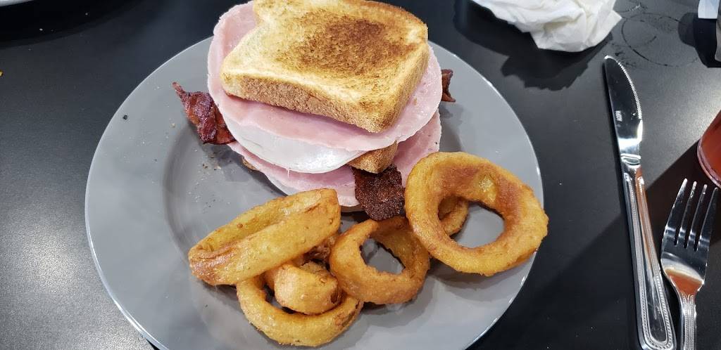 Holly Js Bar and Grill | restaurant | 1326 Nashville Rd, Franklin, KY 42134, USA | 2702533533 OR +1 270-253-3533