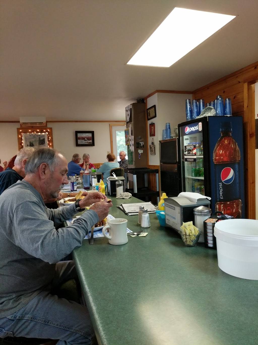 Claudette & Deans Place | restaurant | 1858 US-3, North Stratford, NH 03590, USA | 6039223299 OR +1 603-922-3299