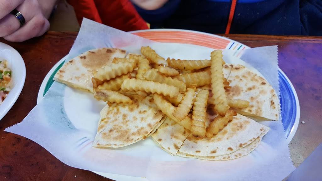 La Isla Del Mar #4 | restaurant | 6034 22nd Ave, Kenosha, WI 53143, USA | 2625640085 OR +1 262-564-0085