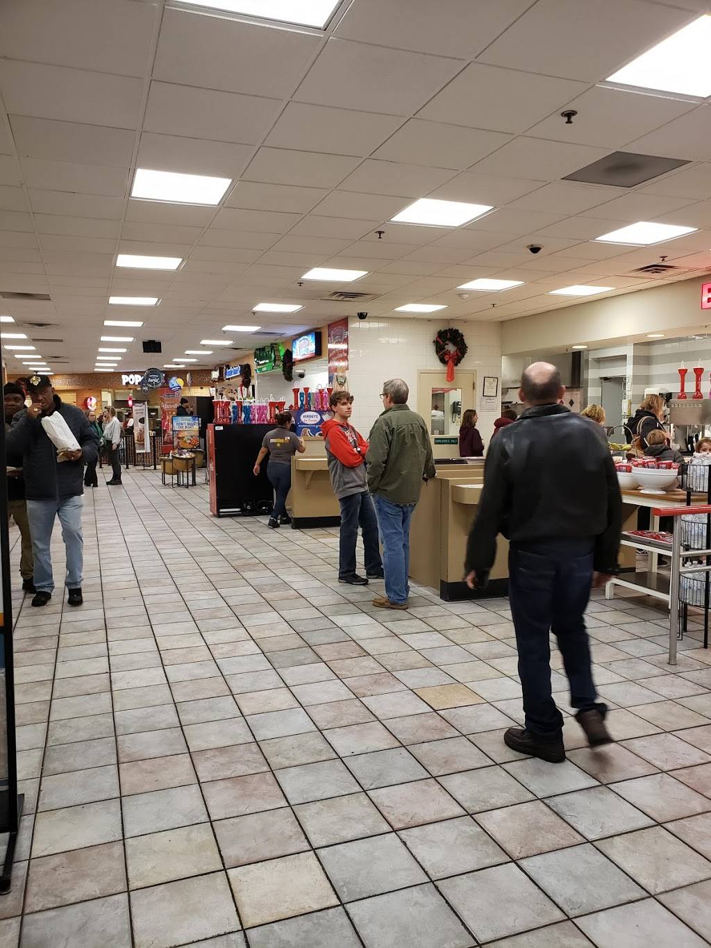 Nathans Famous | restaurant | 116E NJ Tpke, Ridgefield, NJ 07657, USA | 2019431171 OR +1 201-943-1171