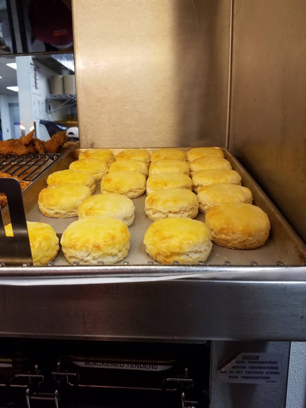 Popeyes Louisiana Kitchen | restaurant | 804 Bayonne Crossing Way, Bayonne, NJ 07002, USA | 2013392505 OR +1 201-339-2505