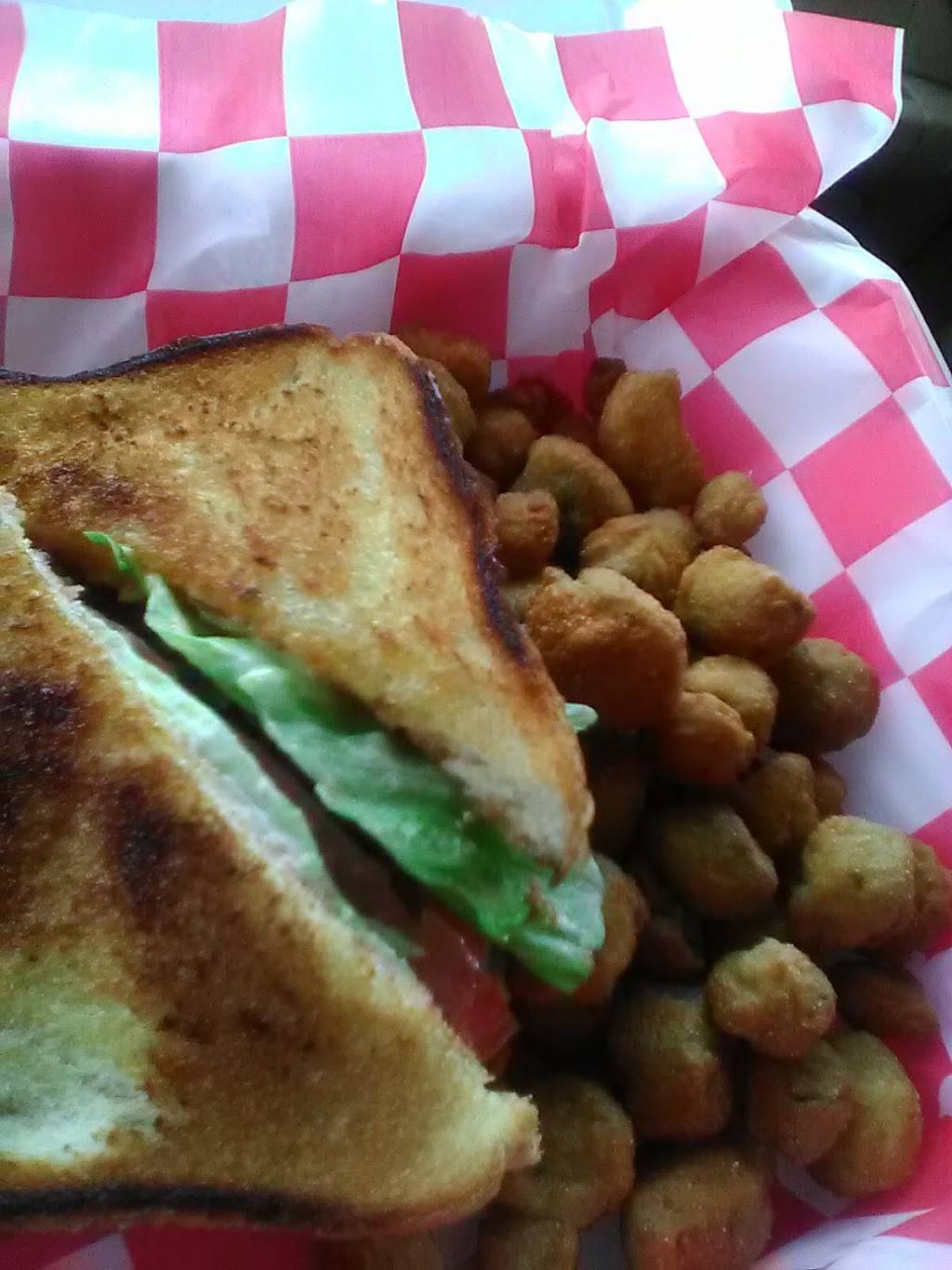 Charlie and Pearl Country Fried | restaurant | 1610 Jefferson St, Albany, GA 31701, USA | 2292552784 OR +1 229-255-2784