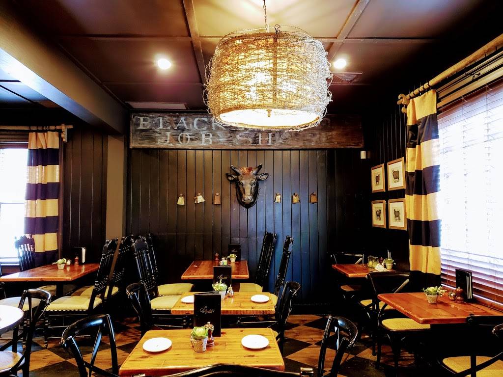 Elizabeths Farmhouse | restaurant | 75-81 Canal St, Putnam, CT 06260, USA | 8609282200 OR +1 860-928-2200