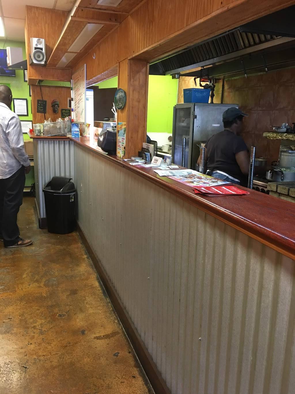 Banana Hut | restaurant | 13740 SW 152nd St, Miami, FL 33177, USA | 3059698290 OR +1 305-969-8290