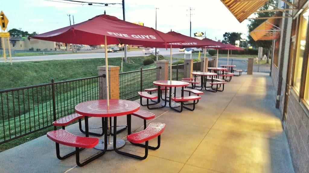 Five Guys | meal takeaway | 3935 Pelham Rd, Greenville, SC 29615, USA | 8642883950 OR +1 864-288-3950