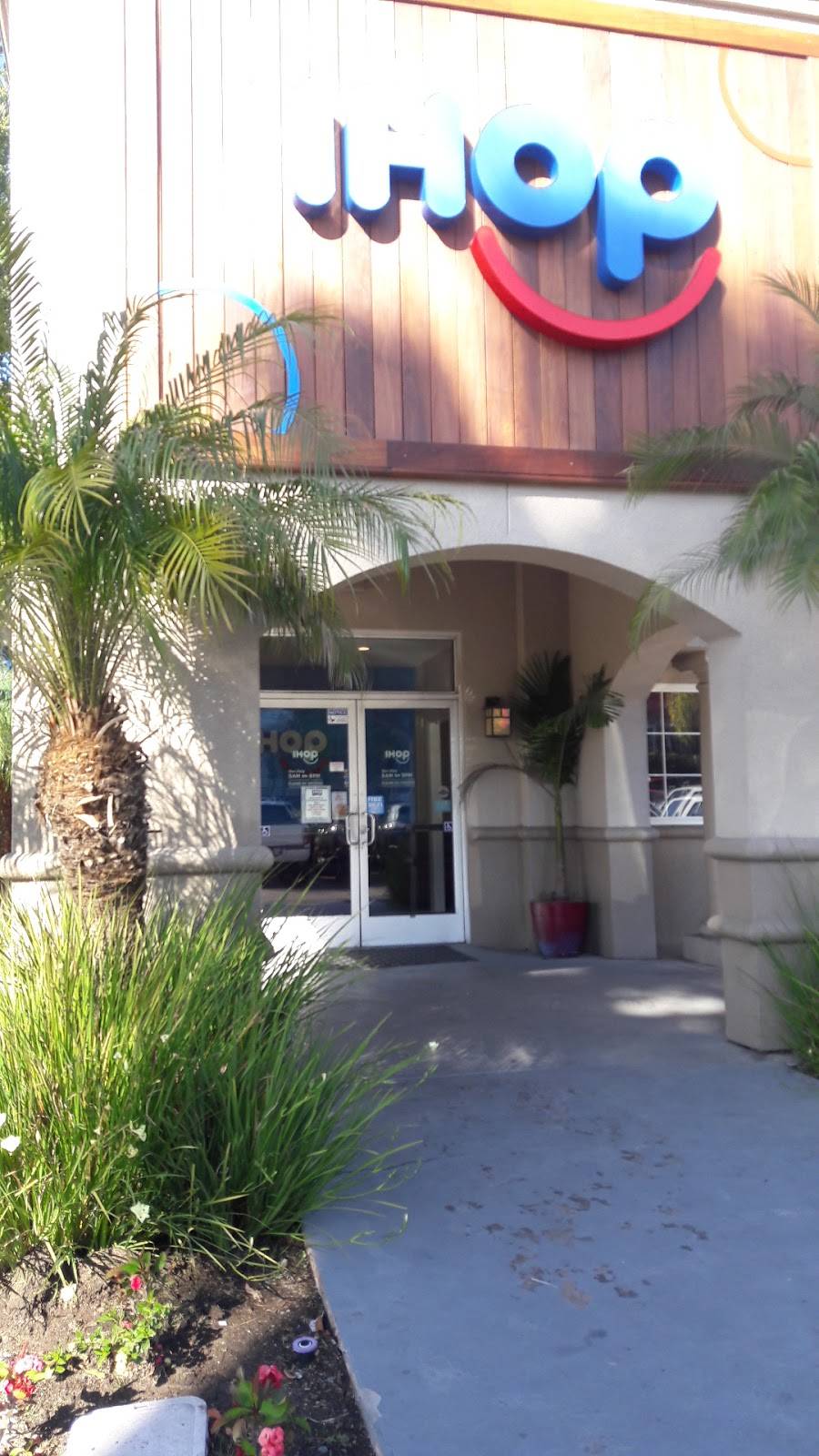 IHOP | restaurant | 2390 Roll Dr, San Diego, CA 92154, USA | 6196710282 OR +1 619-671-0282