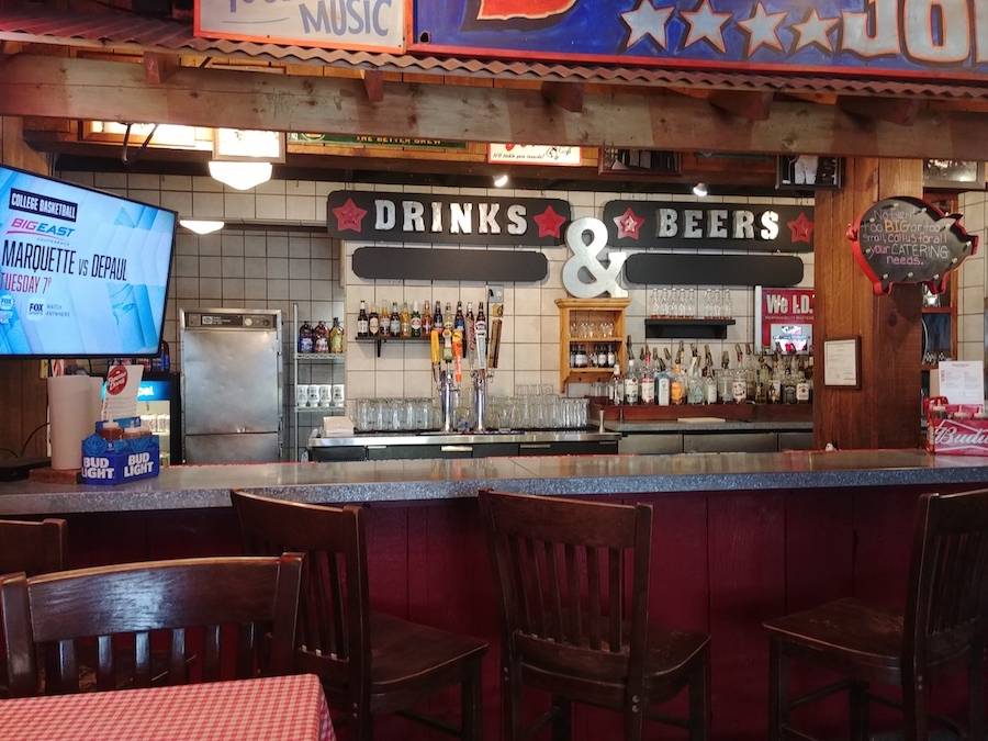 Famous Daves Bar-B-Que | restaurant | 431 16th Ave NW, Rochester, MN 55901, USA | 5072824200 OR +1 507-282-4200