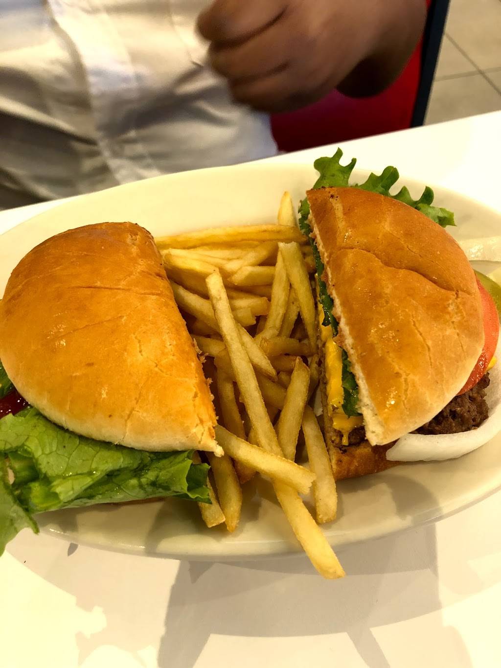 Steak n Shake | restaurant | 1665 N Gloster St, Tupelo, MS 38804, USA | 6622604550 OR +1 662-260-4550