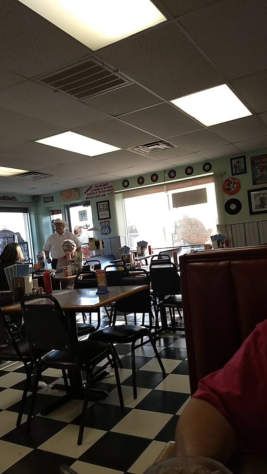 Boomarang Diner | restaurant | 2400 Main St, Choctaw, OK 73020, USA | 4053904455 OR +1 405-390-4455