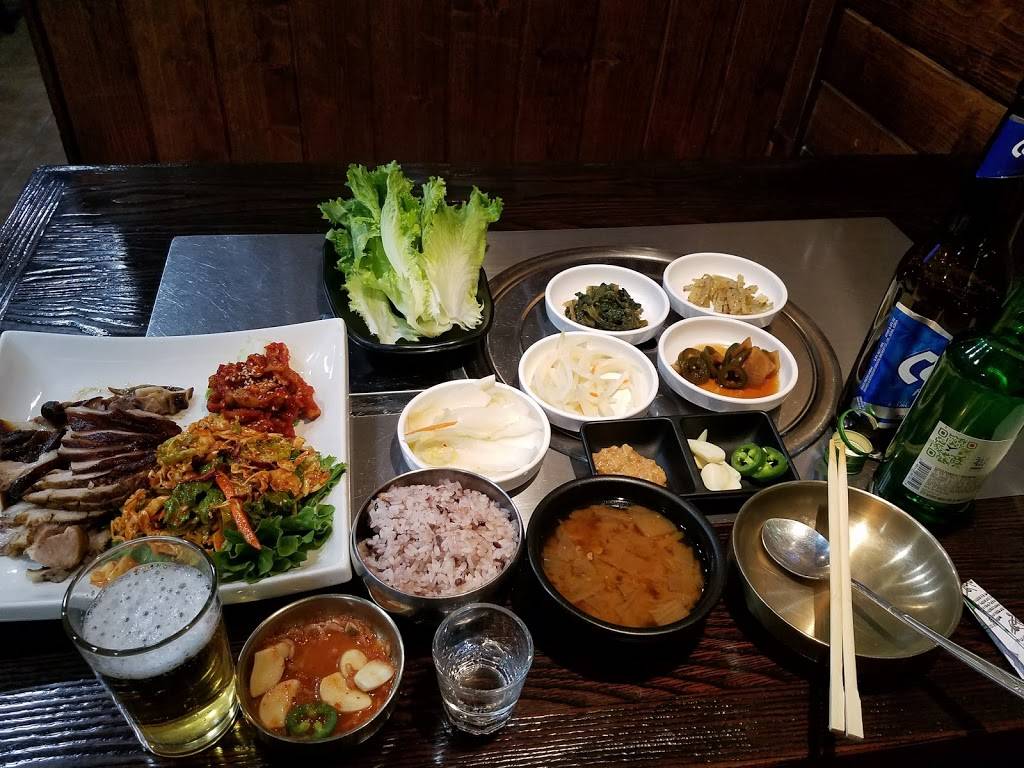 명가족발 Myung Ga Jokbal | restaurant | 3063 W 8th St, Los Angeles, CA 90005, USA | 2133680880 OR +1 213-368-0880