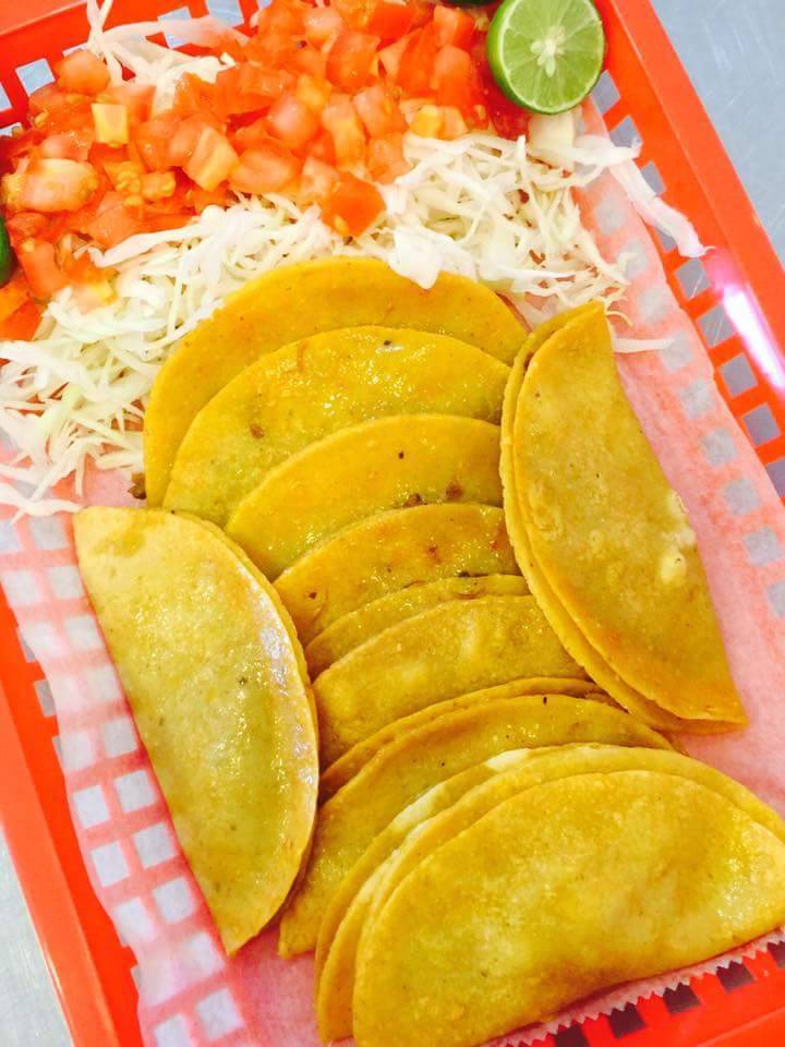 Taqueria Y Antojitos La REGIO | restaurant | 8906 Airport Blvd a, Houston, TX 77061, USA | 8329400611 OR +1 832-940-0611