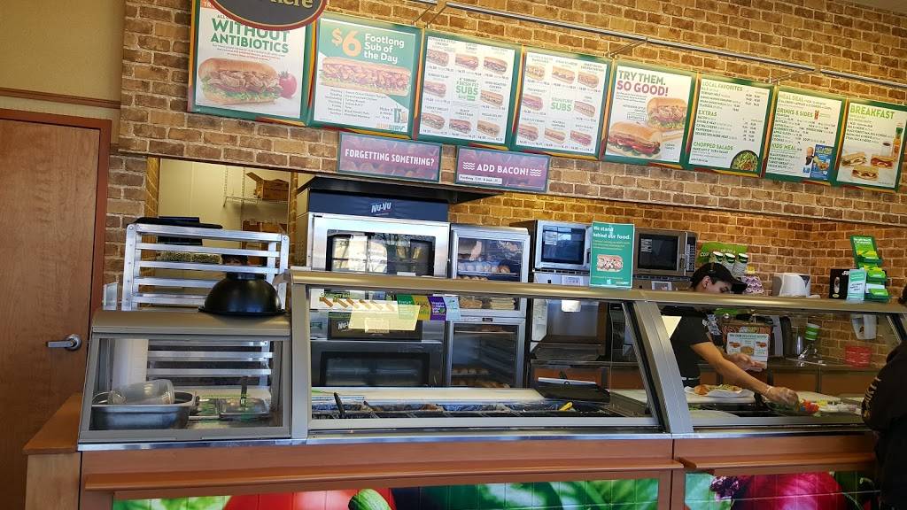 Subway | restaurant | 5427 E Apple Ave, Muskegon, MI 49442, USA | 2317476520 OR +1 231-747-6520