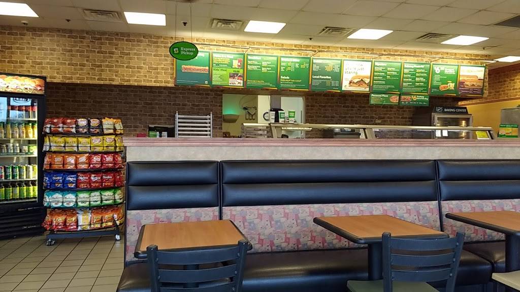 Subway Restaurants | restaurant | 342 Douglas Rd, Oswego, IL 60543, USA | 6308975050 OR +1 630-897-5050