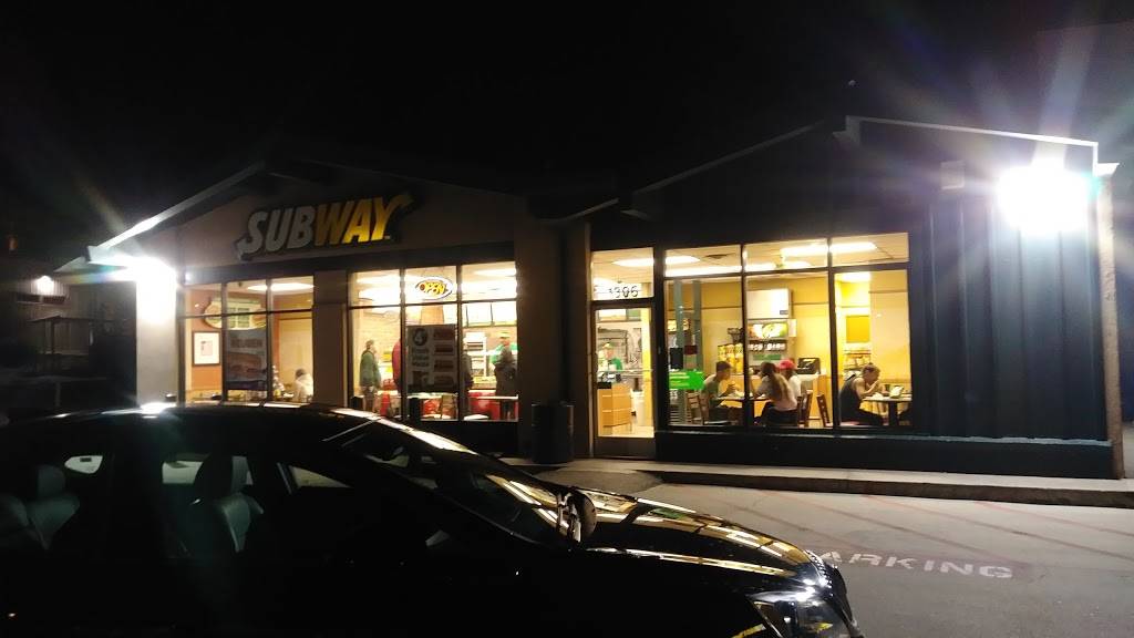 Subway | meal takeaway | 1306 Gibson Blvd SE, Albuquerque, NM 87106, USA | 5052430302 OR +1 505-243-0302