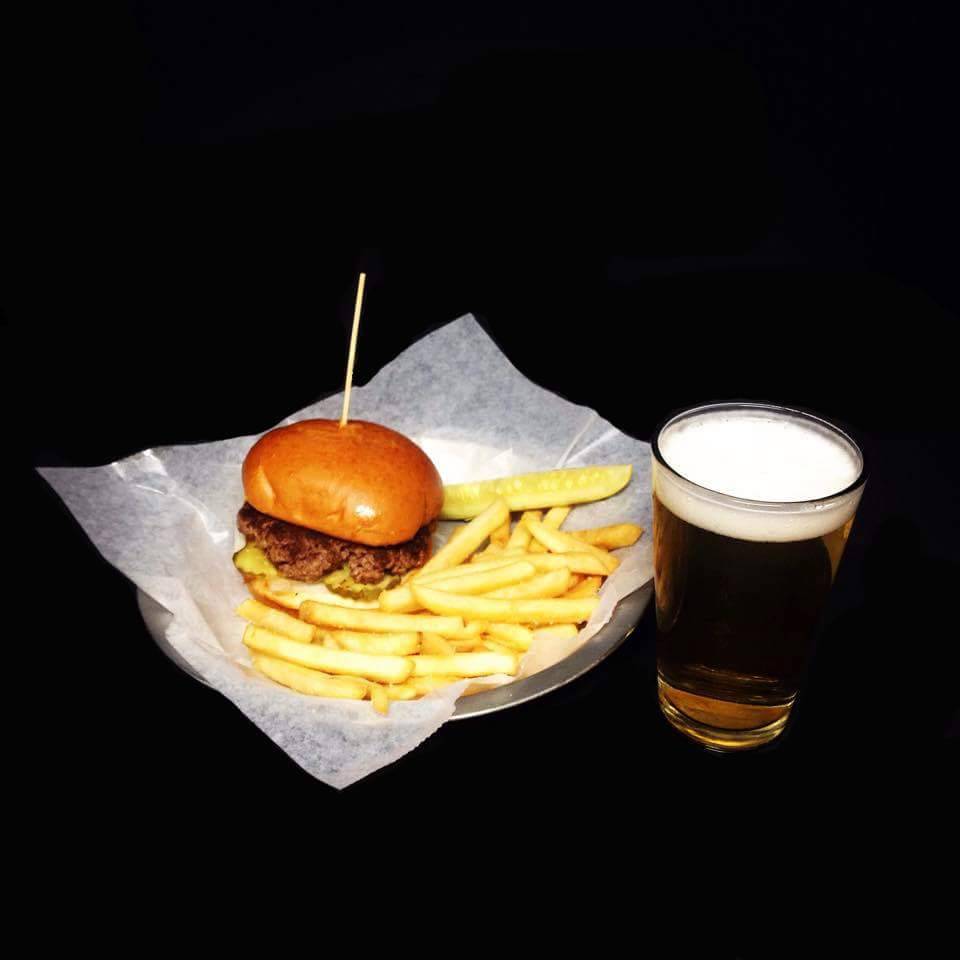 The Black Horse Tavern | restaurant | 12598 N Saginaw Rd, Clio, MI 48420, USA | 8106408115 OR +1 810-640-8115