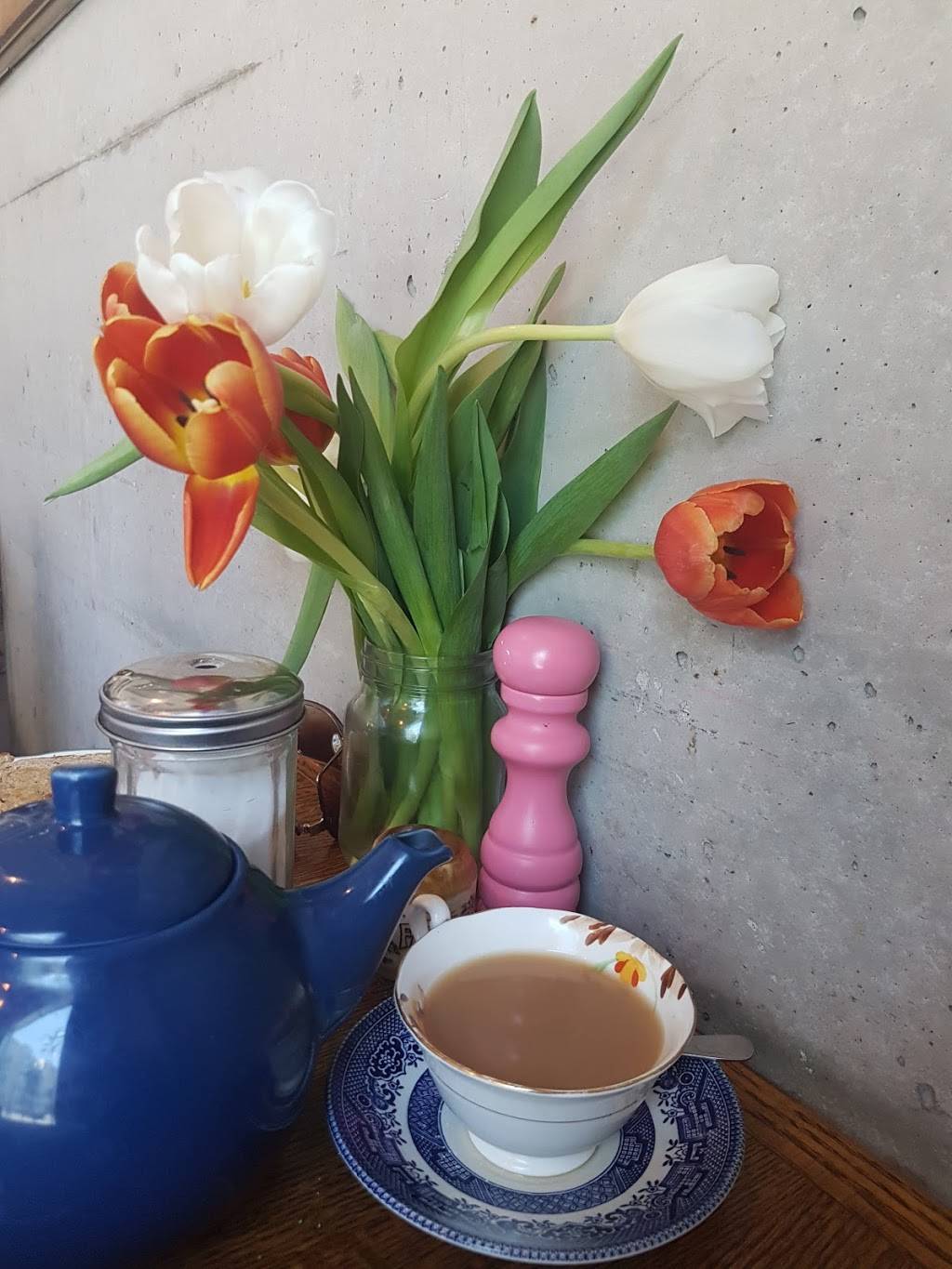 Chesterfields Gastro Diner | restaurant | 1433 Wellington St W #111, Ottawa, ON K1Y 2X2, Canada | 6136808990 OR +1 613-680-8990