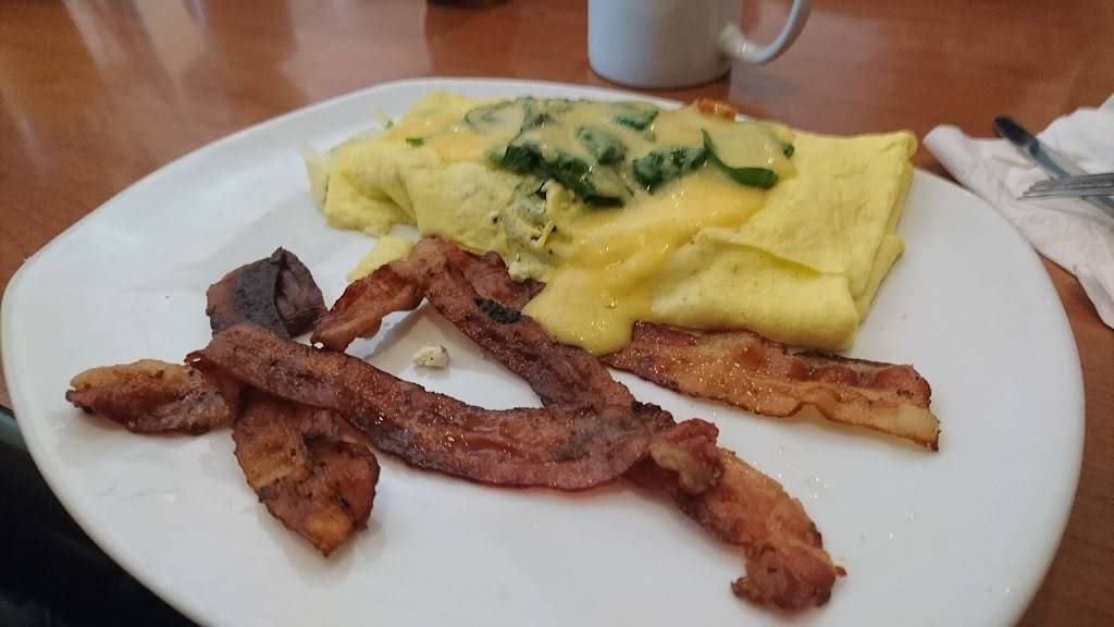 Perkins Restaurant & Bakery | restaurant | 3585 Gateway Ln, Naples, FL 34109, USA | 2395960700 OR +1 239-596-0700