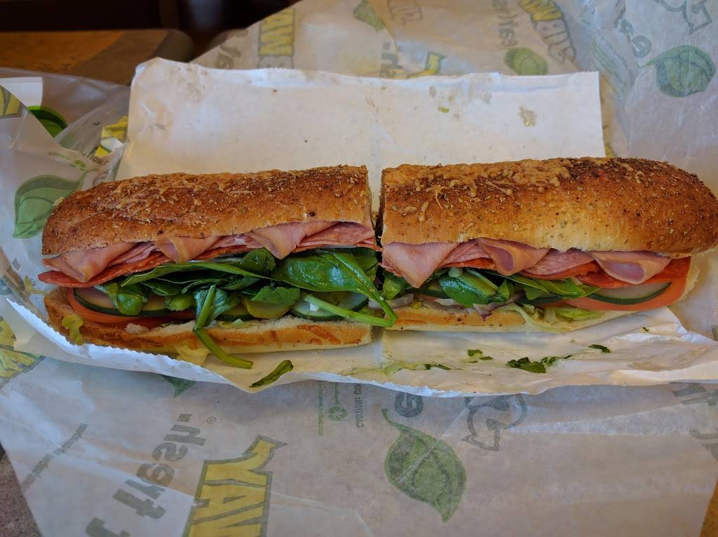 Subway Restaurants | restaurant | 12 S Plank St, Rossville, IN 46065, USA | 7653792009 OR +1 765-379-2009