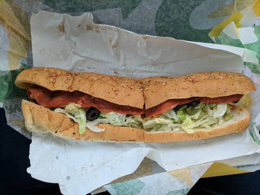 Subway | restaurant | 290 The West Mall unit 15-c, Toronto, ON M8X 1E9, Canada | 6474363149 OR +1 647-436-3149