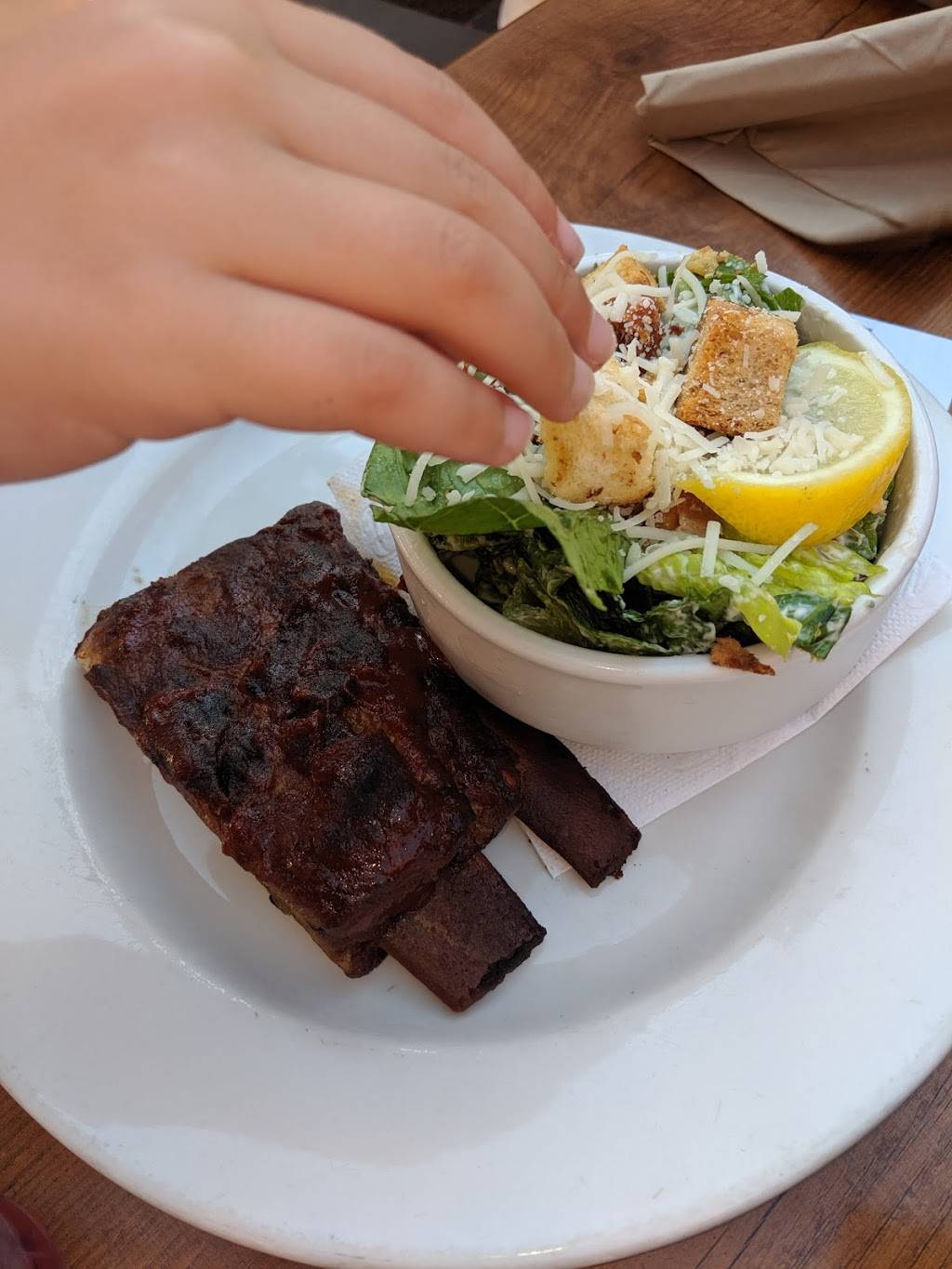 Moose Winooskis | restaurant | 407 Bayfield St, Barrie, ON L4M 6E5, Canada | 7057270077 OR +1 705-727-0077