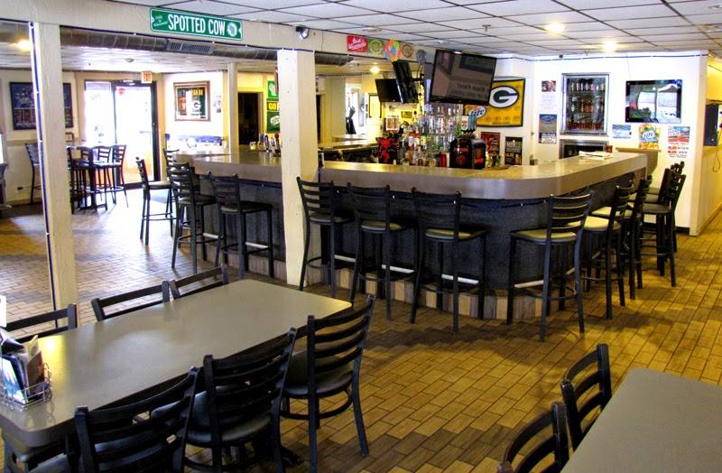 Watering Hole | restaurant | 2107 Velp Ave, Green Bay, WI 54303, USA | 9204340805 OR +1 920-434-0805