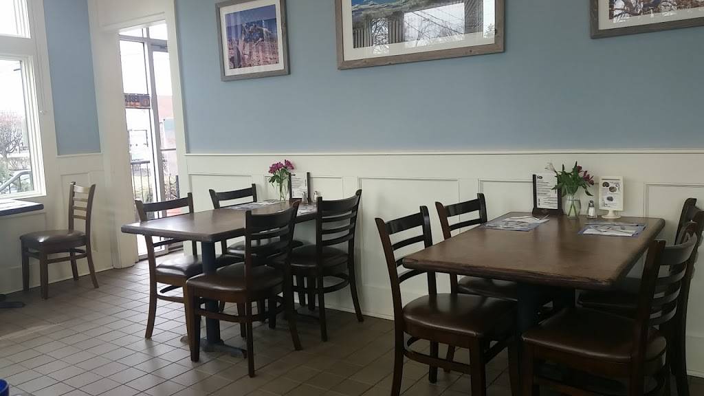 The Fish Store | restaurant | 836 Montauk Hwy, Bayport, NY 11705, USA | 6314723018 OR +1 631-472-3018