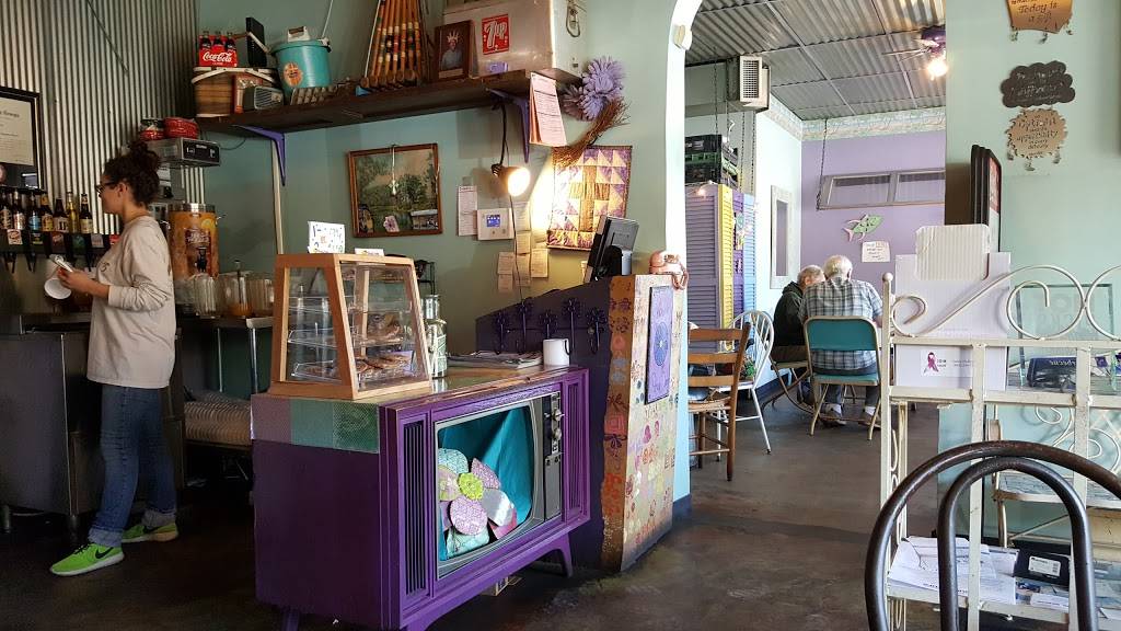 The Purple Daisy Picnic Cafe | restaurant | 4001 St Elmo Ave, Chattanooga, TN 37409, USA | 4238226477 OR +1 423-822-6477
