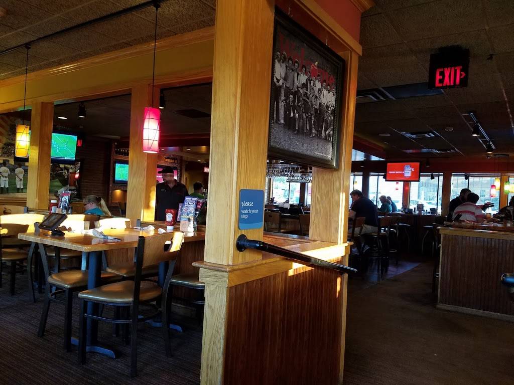 Applebees Grill + Bar | restaurant | 3 Dudley Farms Ln, Charleston, WV 25309, USA | 3047442199 OR +1 304-744-2199