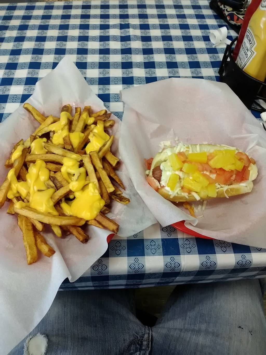 Defender Doggs | restaurant | 1951 Hubbard Rd, Madison, OH 44057, USA | 4403074294 OR +1 440-307-4294